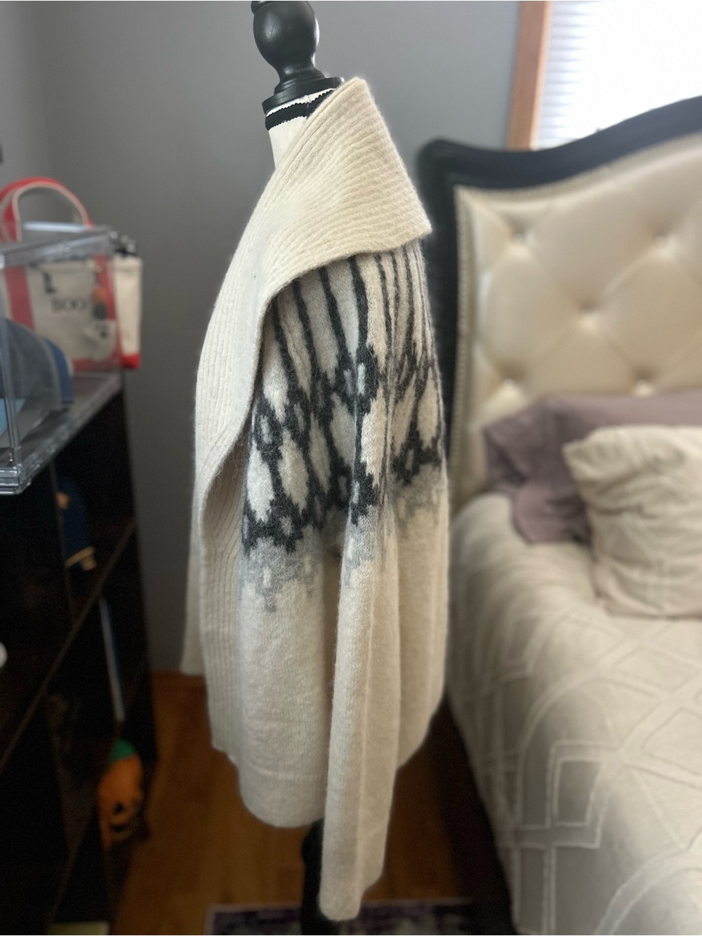 Banana Republic Factory Cardigan - Picture 3 of 8